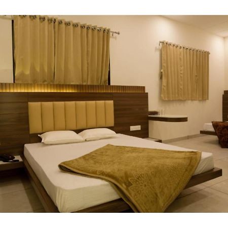 Hotel Govindam, Уджайн Екстериор снимка