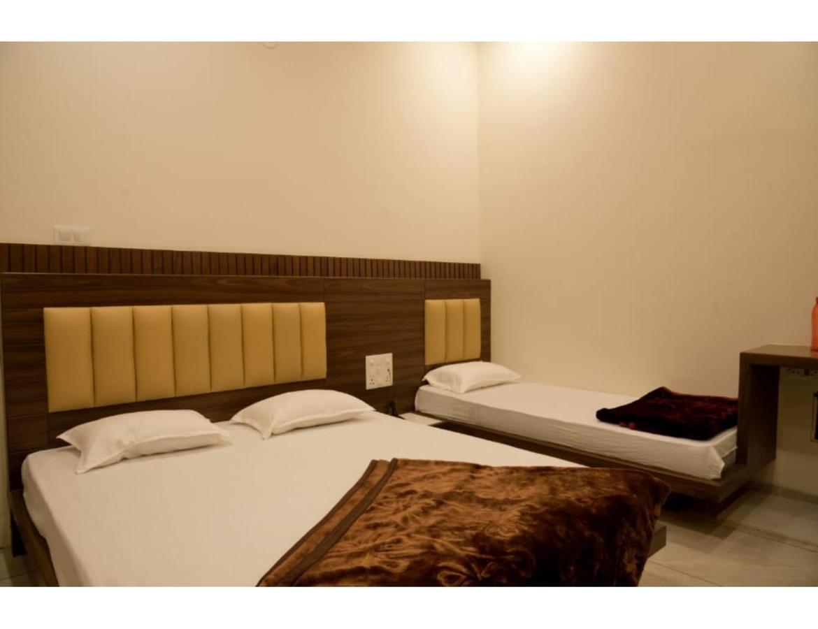 Hotel Govindam, Уджайн Екстериор снимка